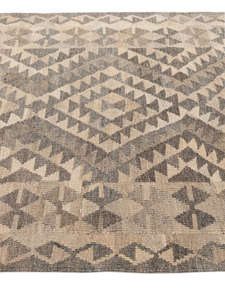 Detail image of  4' x 6' 1  Hand Woven Kilim Maymana Wool Rug