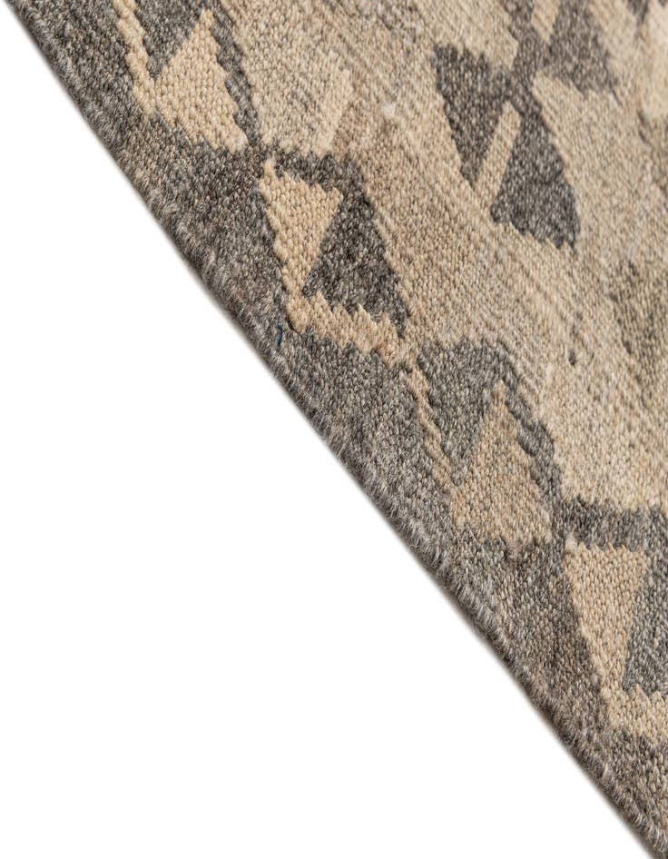 Detail image of  4' x 6' 1  Hand Woven Kilim Maymana Wool Rug