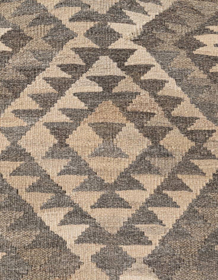 Detail image of  4' x 6' 1  Hand Woven Kilim Maymana Wool Rug