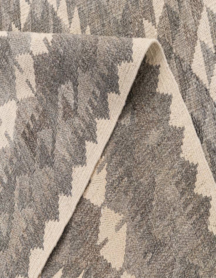 Detail image of  4' 1 x 5' 11  Hand Woven Kilim Maymana Wool Rug