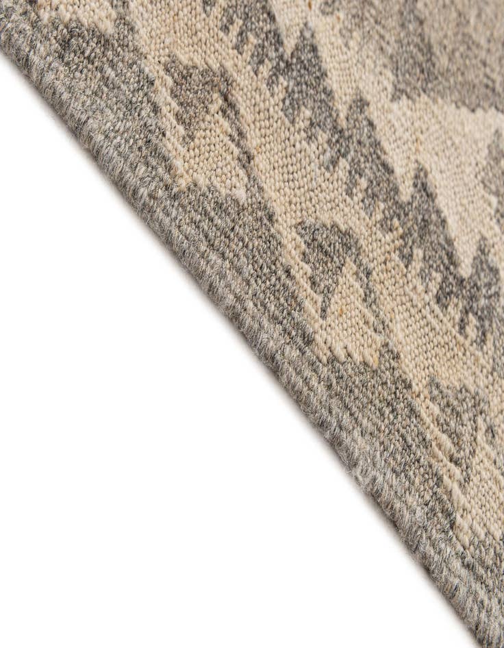 Detail image of  4' 1 x 6' 1  Hand Woven Kilim Maymana Wool Rug