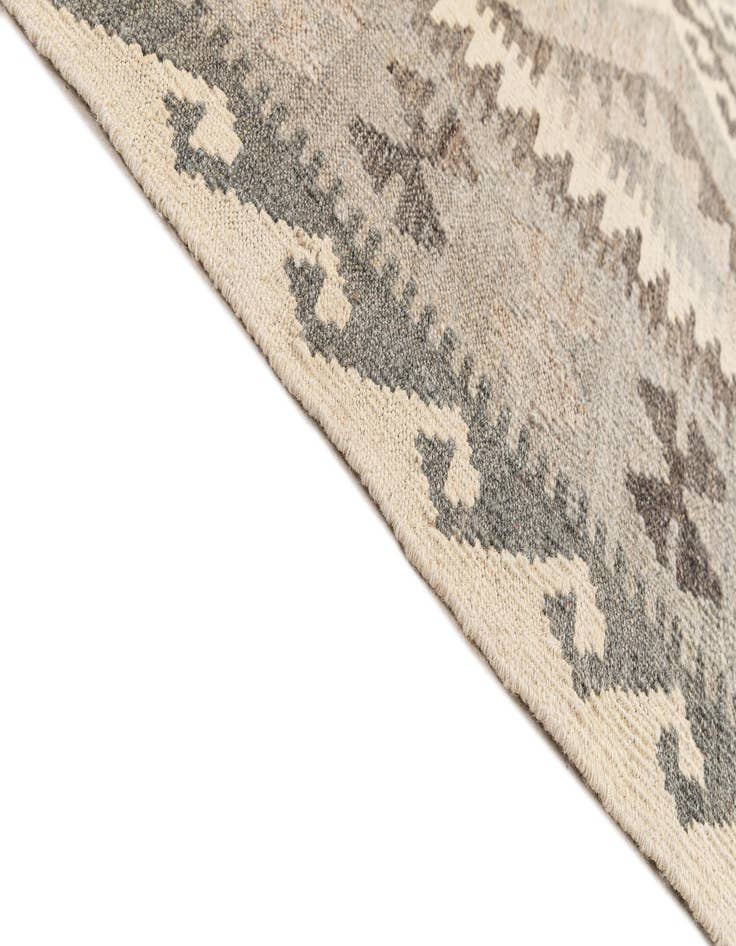 Detail image of  4' x 6' 1  Hand Woven Kilim Maymana Wool Rug