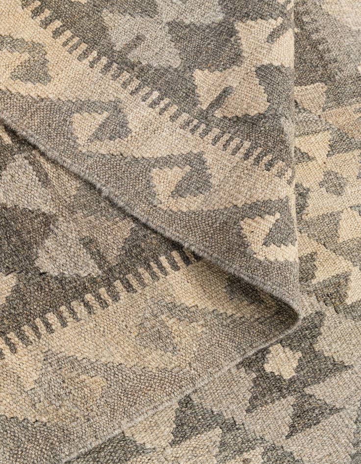 Detail image of  4' 1 x 5' 11  Hand Woven Kilim Maymana Wool Rug
