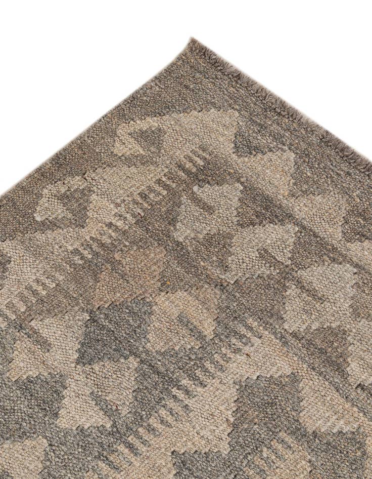 Detail image of  4' x 6' 1  Hand Woven Kilim Maymana Wool Rug