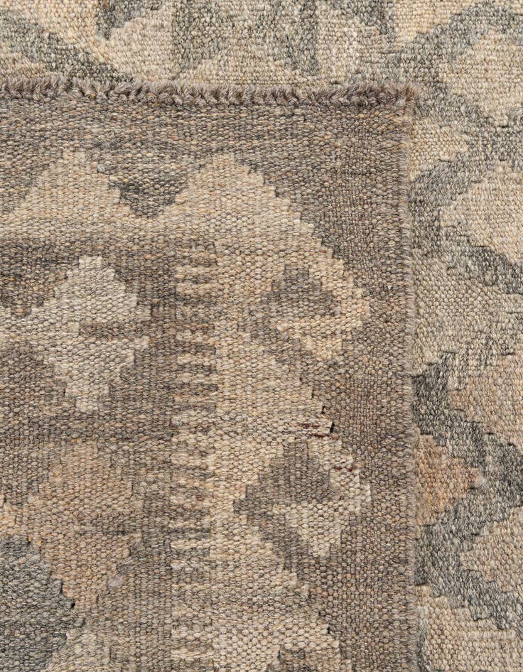 Detail image of  4' x 6' 1  Hand Woven Kilim Maymana Wool Rug