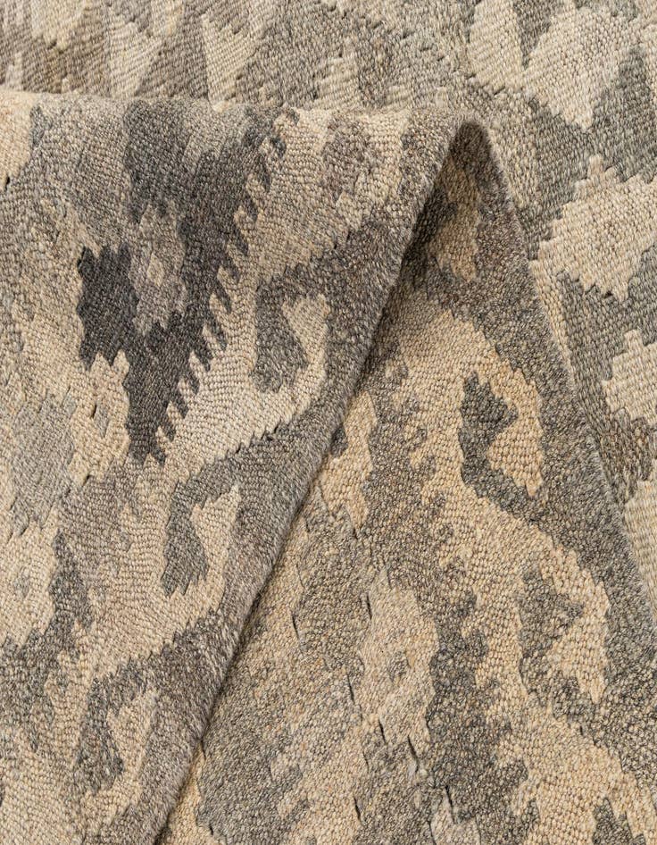 Detail image of  4' 1 x 6'  Hand Woven Kilim Maymana Wool Rug