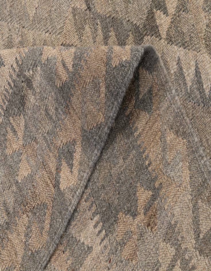 Detail image of  4' x 6' 6  Hand Woven Kilim Maymana Wool Rug