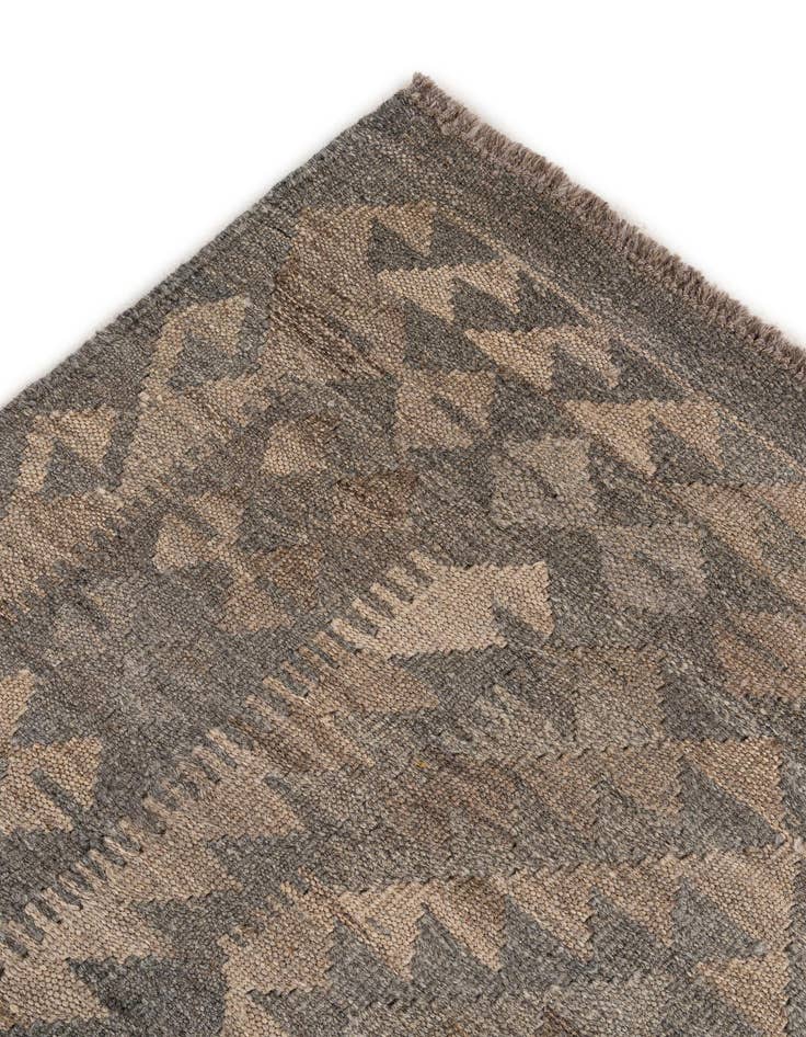 Detail image of  4' x 6' 6  Hand Woven Kilim Maymana Wool Rug