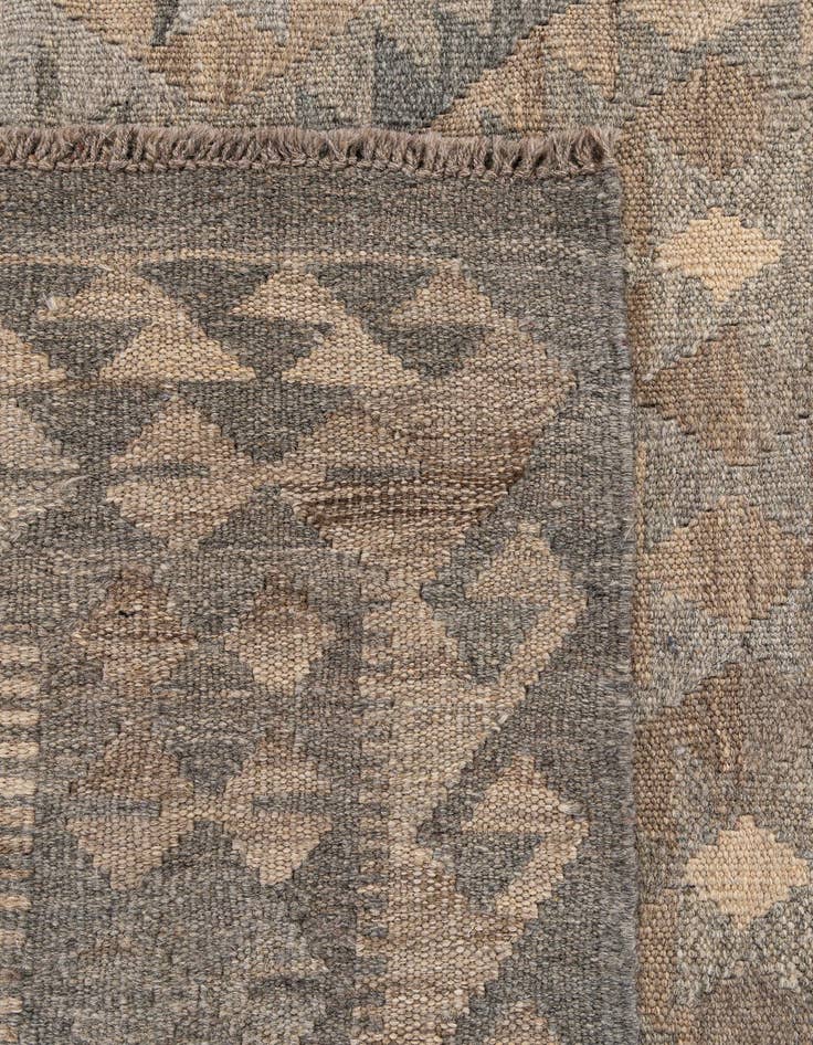 Detail image of  4' x 6' 6  Hand Woven Kilim Maymana Wool Rug
