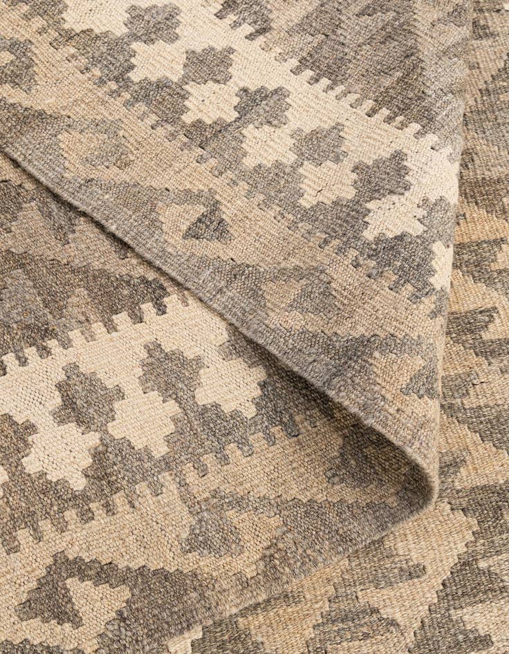 Detail image of  4' 1 x 6' 4  Hand Woven Kilim Maymana Wool Rug