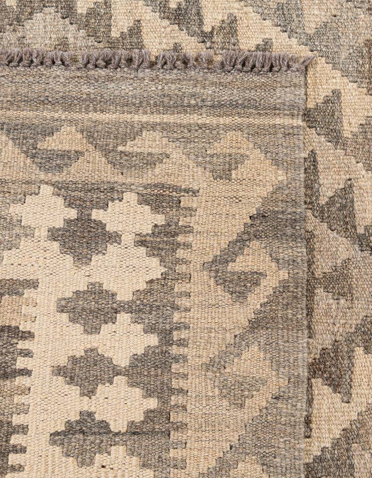 Detail image of  4' 1 x 6' 4  Hand Woven Kilim Maymana Wool Rug