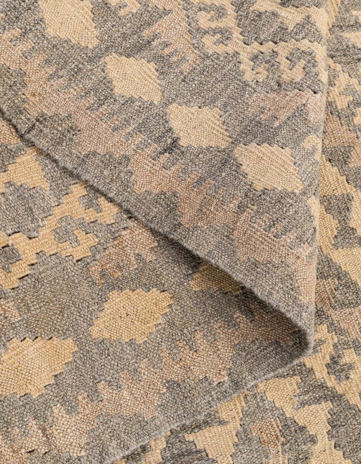 Detail image of  4' 3 x 5' 9  Hand Woven Kilim Maymana Wool Rug