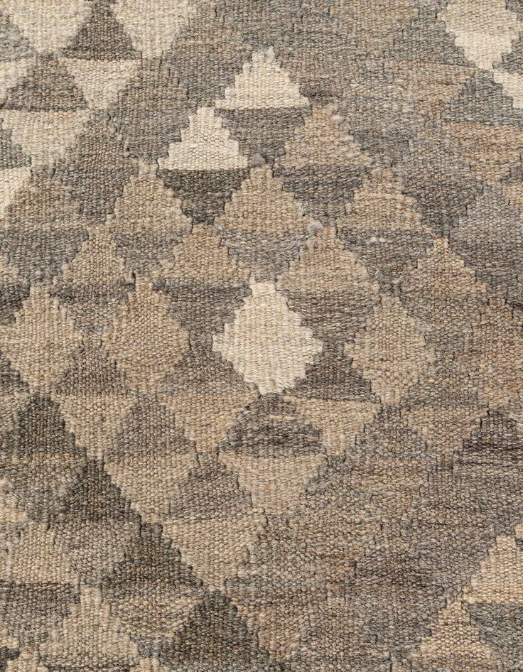 Detail image of  4' 2 x 6'  Hand Woven Kilim Maymana Wool Rug