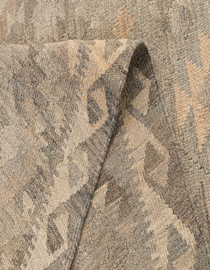 Detail image of  4' 4 x 6' 1  Hand Woven Kilim Maymana Wool Rug