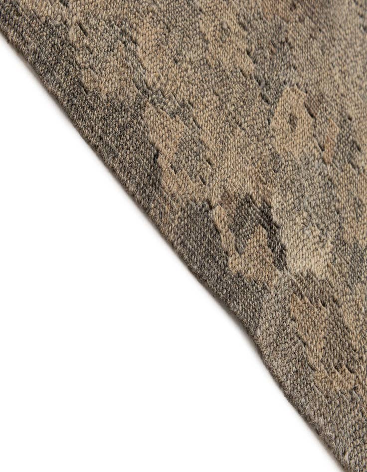 Detail image of  4' 2 x 6' 1  Hand Woven Kilim Maymana Wool Rug