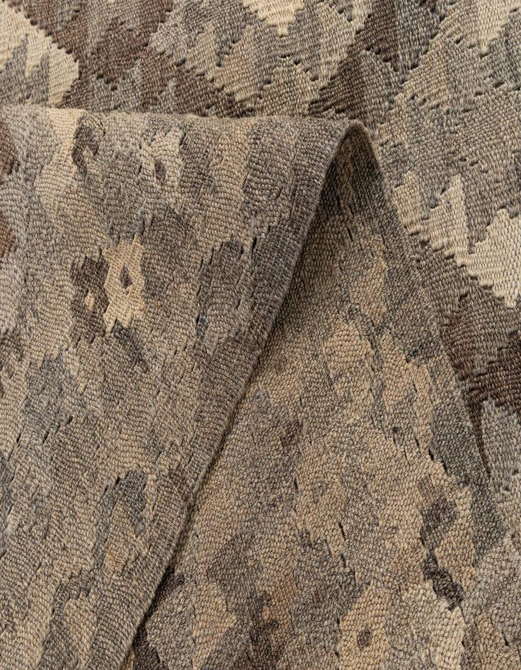 Detail image of  4' 2 x 6' 1  Hand Woven Kilim Maymana Wool Rug