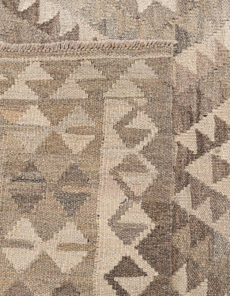 Detail image of  4' 2 x 6' 1  Hand Woven Kilim Maymana Wool Rug