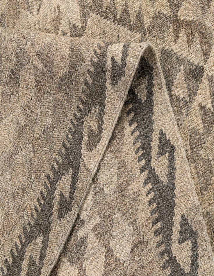 Detail image of  4' 1 x 6' 4  Hand Woven Kilim Maymana Wool Rug