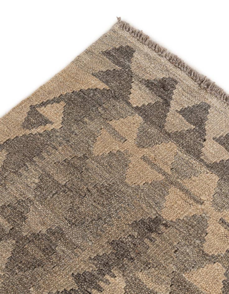 Detail image of  4' 1 x 6' 2  Hand Woven Kilim Maymana Wool Rug