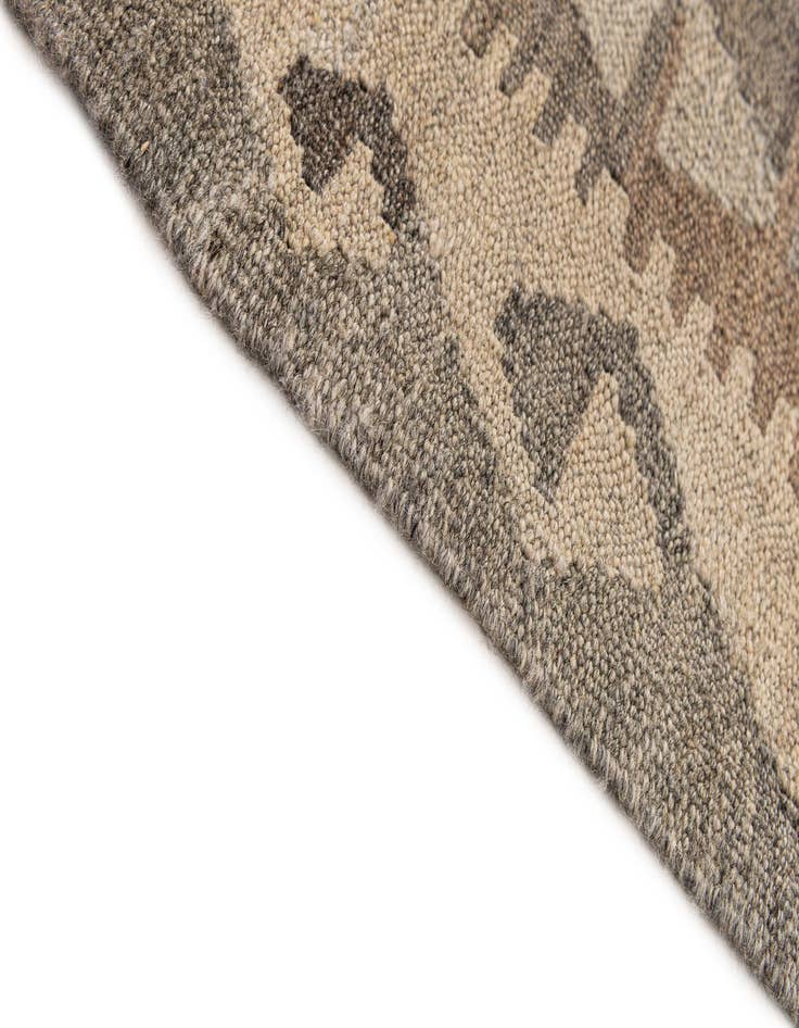 Detail image of  4' 5 x 6' 2  Hand Woven Kilim Maymana Wool Rug