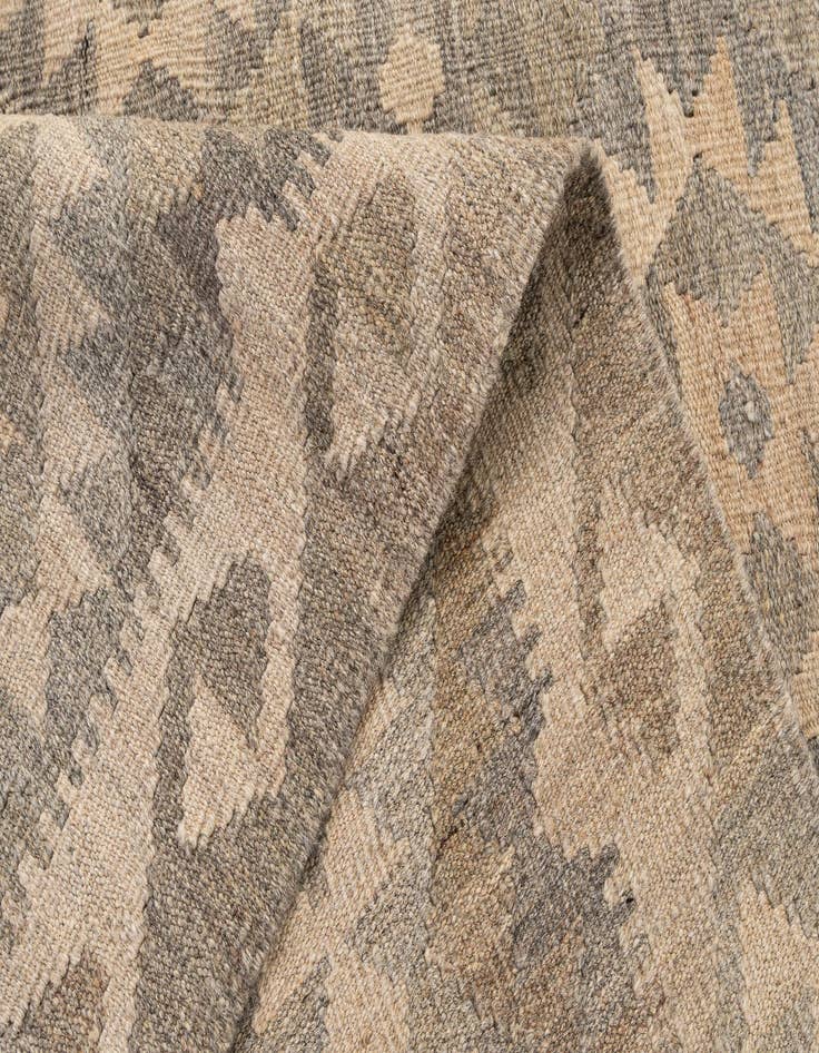 Detail image of  5' 1 x 6' 7  Hand Woven Kilim Maymana Wool Rug