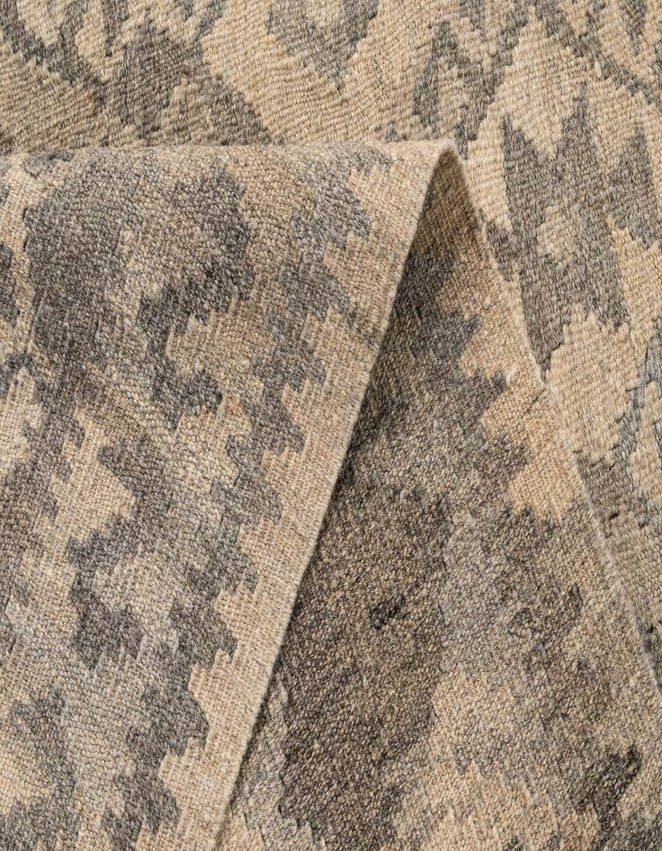 Detail image of  4' 11 x 6' 7  Hand Woven Kilim Maymana Wool Rug