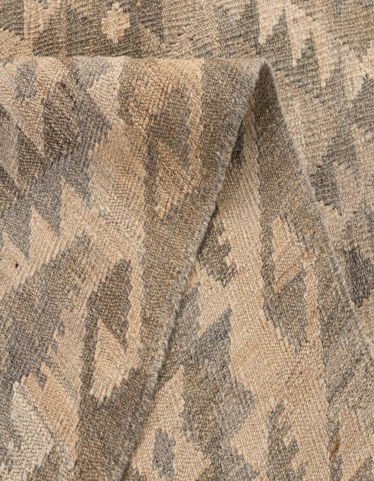 Detail image of  5' 1 x 6' 5  Hand Woven Kilim Maymana Wool Rug