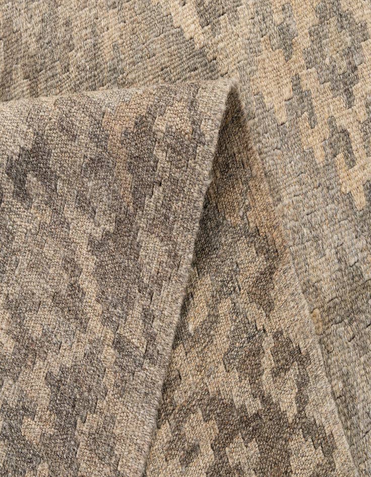 Detail image of  4' 10 x 6' 8  Hand Woven Kilim Maymana Wool Rug