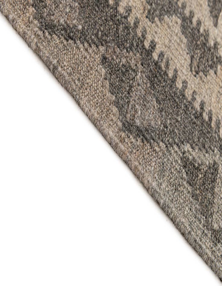 Detail image of  5' 1 x 6' 6  Hand Woven Kilim Maymana Wool Rug