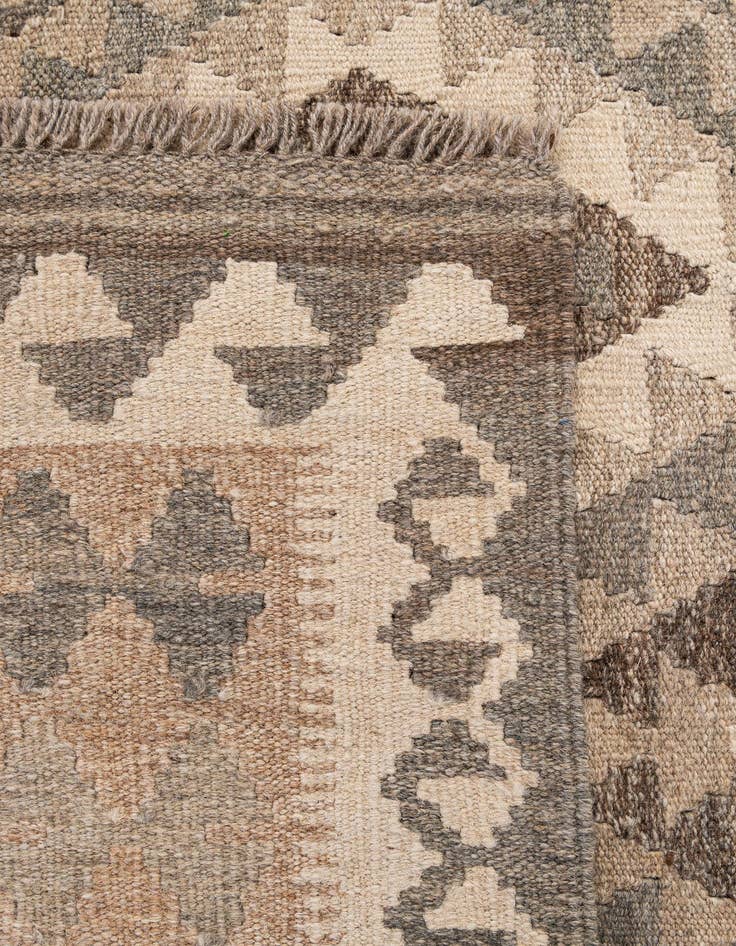 Detail image of  4' 11 x 7'  Hand Woven Kilim Maymana Wool Rug