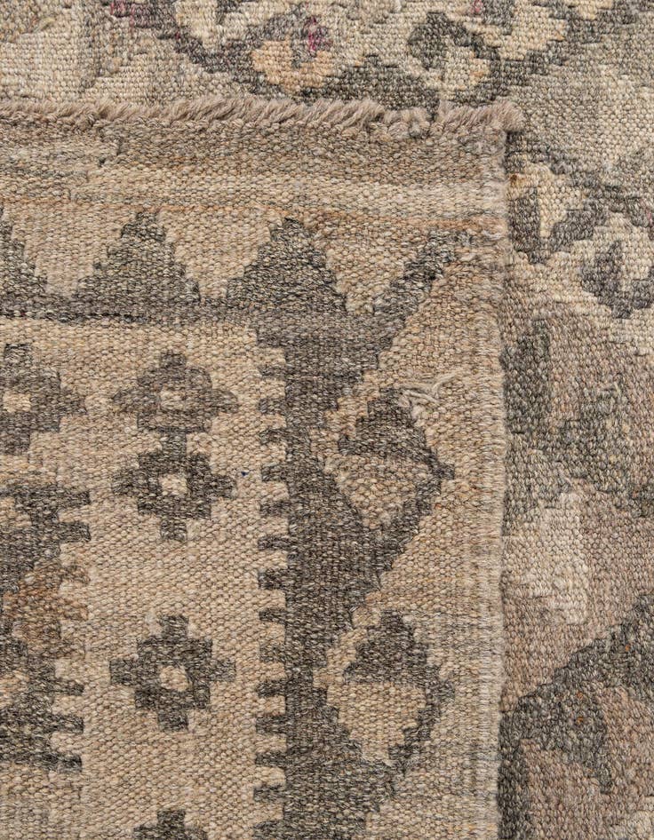 Detail image of  4' 11 x 6' 10  Hand Woven Kilim Maymana Wool Rug
