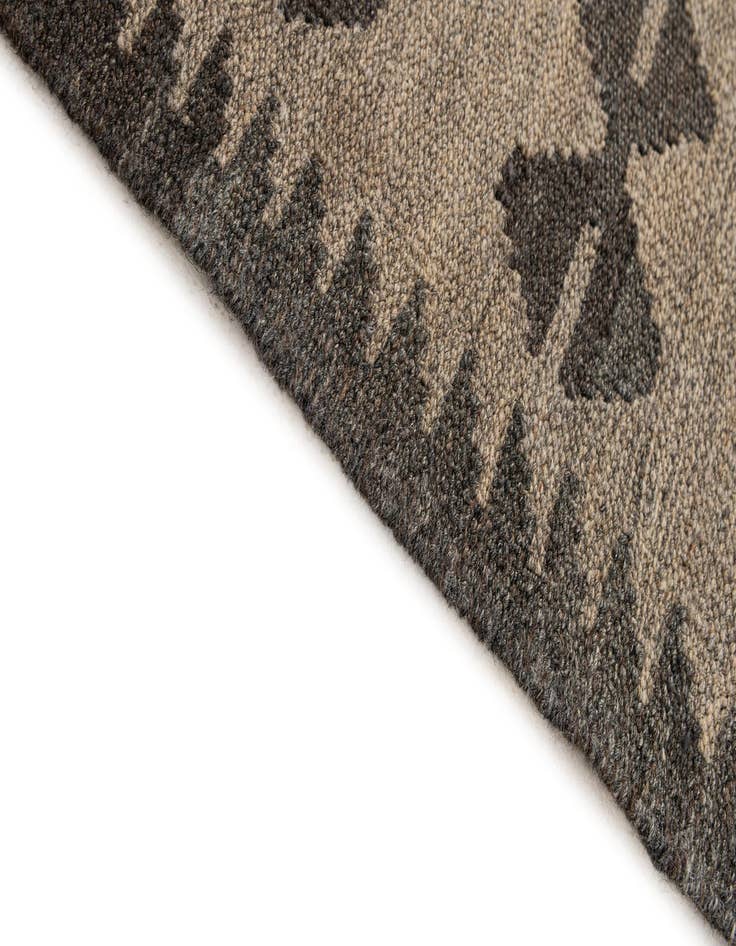 Detail image of  5' x 7' 1  Hand Woven Kilim Maymana Wool Rug