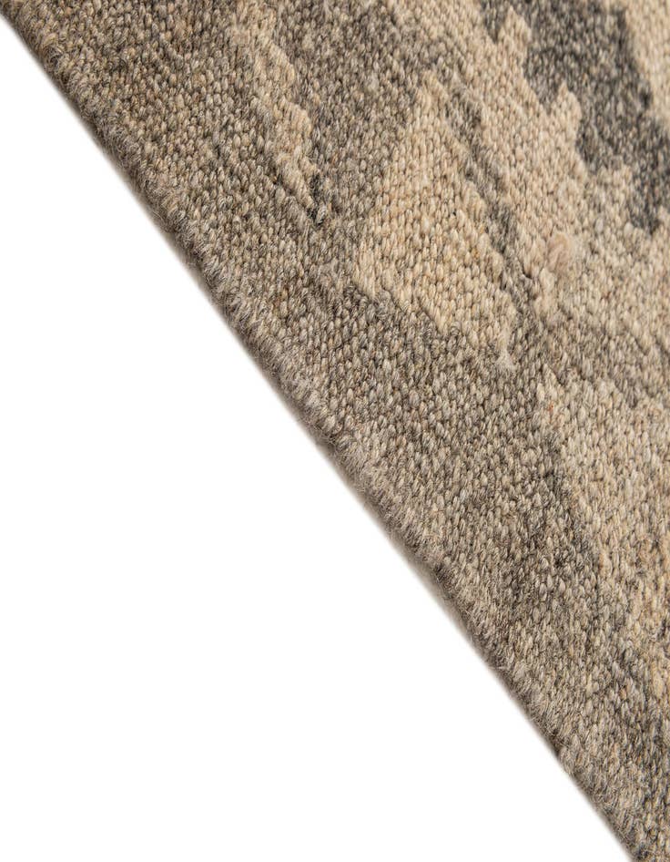 Detail image of  5' 1 x 6' 6  Hand Woven Kilim Maymana Wool Rug