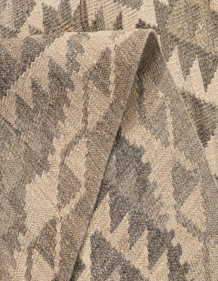 Detail image of  5' 1 x 6' 6  Hand Woven Kilim Maymana Wool Rug