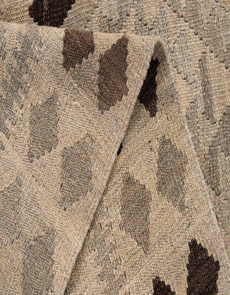 Detail image of  5' 3 x 6' 7  Hand Woven Kilim Maymana Wool Rug