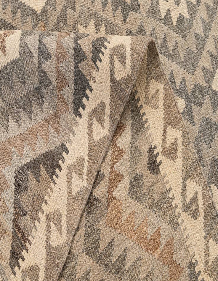 Detail image of  5' 1 x 6' 6  Hand Woven Kilim Maymana Wool Rug