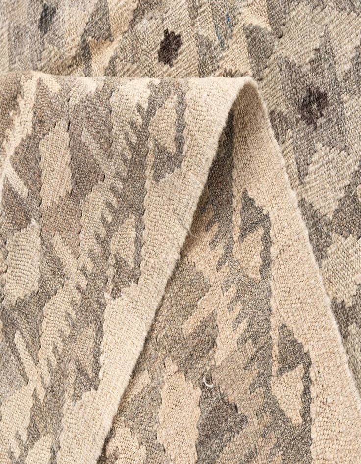 Detail image of  5' 11 x 7' 11  Hand Woven Kilim Maymana Wool Rug