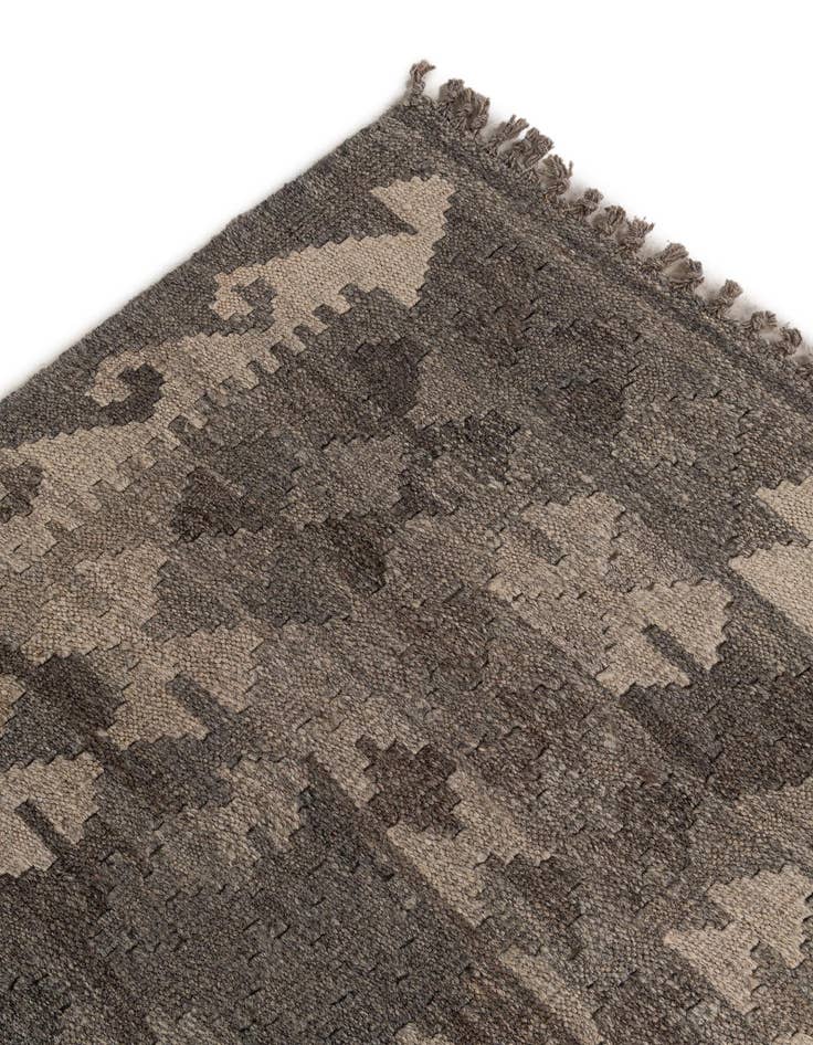 Detail image of  6' 6 x 9' 10  Hand Woven Kilim Maymana Wool Rug
