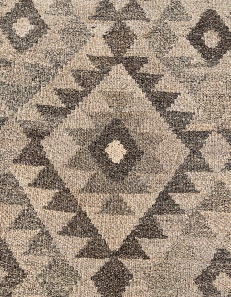 Detail image of  6' 10 x 9' 8  Hand Woven Kilim Maymana Wool Rug