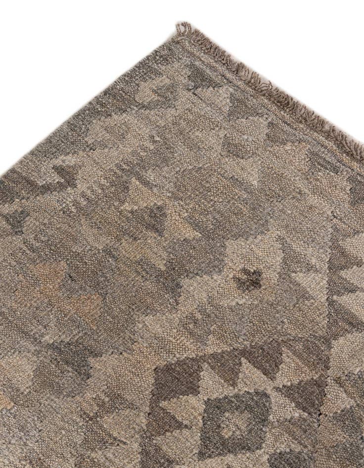 Detail image of  6' 8 x 9' 8  Hand Woven Kilim Maymana Wool Rug