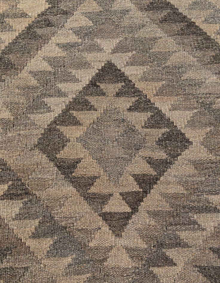 Detail image of  6' 5 x 9' 8  Hand Woven Kilim Maymana Wool Rug