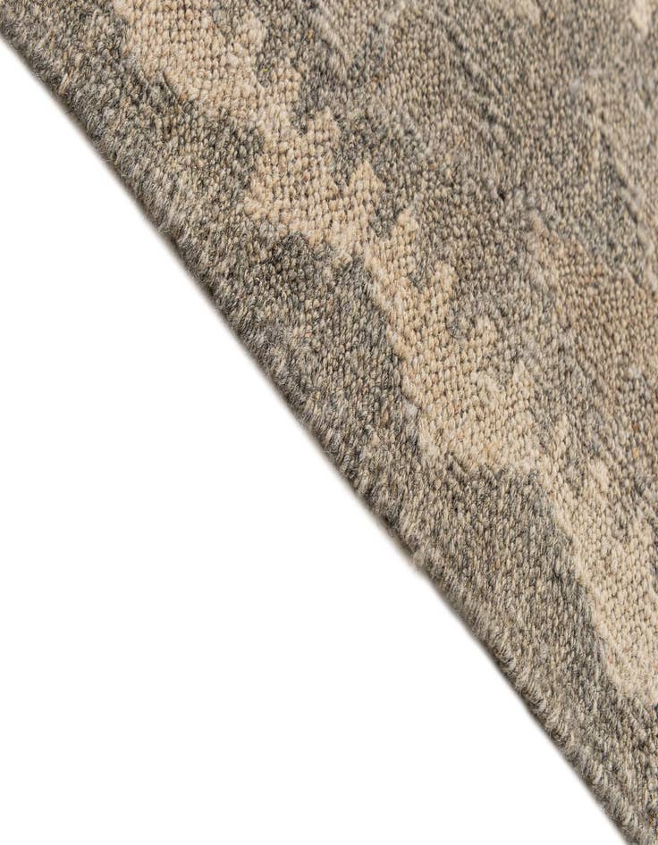 Detail image of  6' 10 x 9' 10  Hand Woven Kilim Maymana Wool Rug