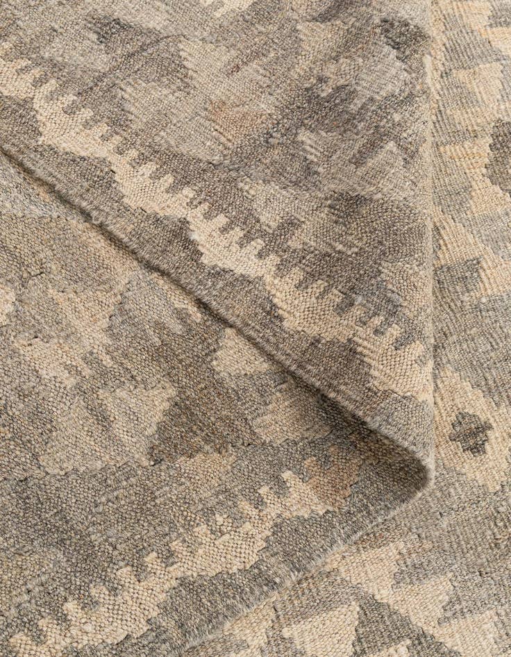 Detail image of  6' 10 x 9' 10  Hand Woven Kilim Maymana Wool Rug