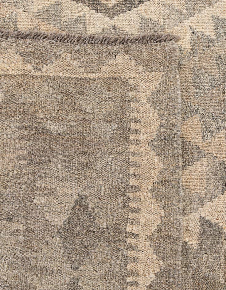 Detail image of  6' 10 x 9' 10  Hand Woven Kilim Maymana Wool Rug