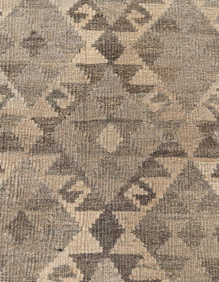 Detail image of  6' 10 x 9' 9  Hand Woven Kilim Maymana Wool Rug