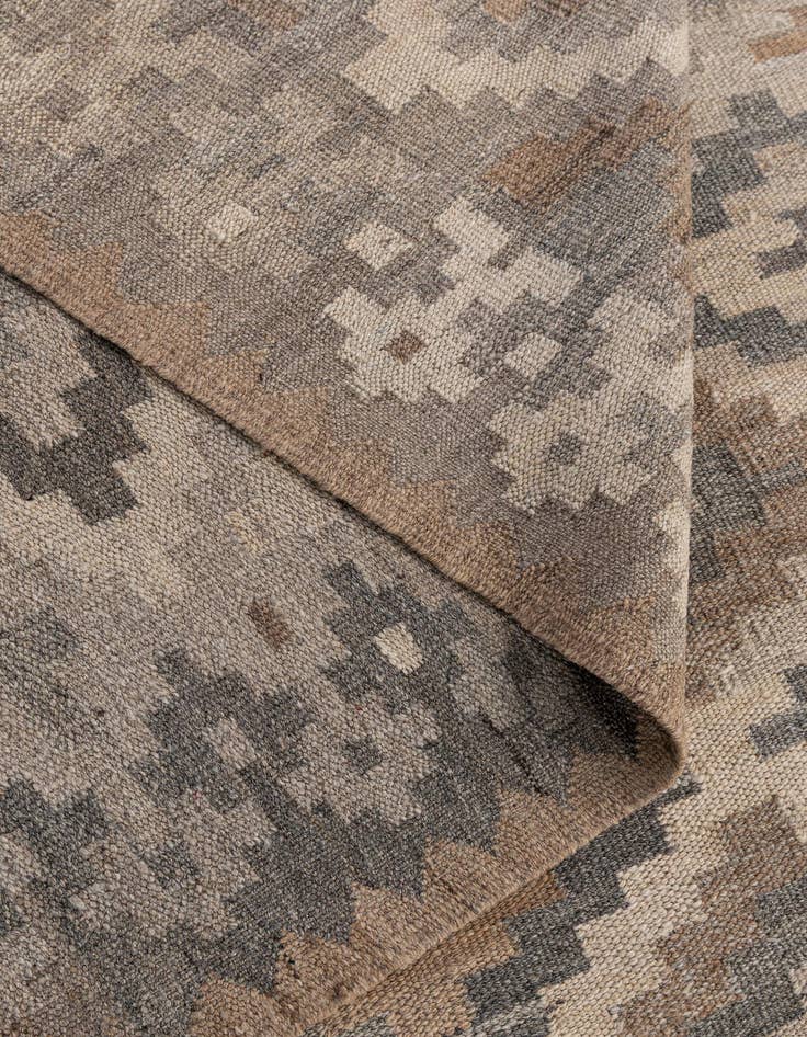 Detail image of  6' 6 x 9' 9  Hand Woven Kilim Maymana Wool Rug