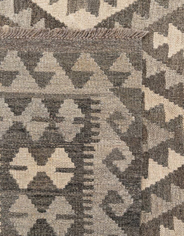 Detail image of  6' 5 x 9' 10  Hand Woven Kilim Maymana Wool Rug