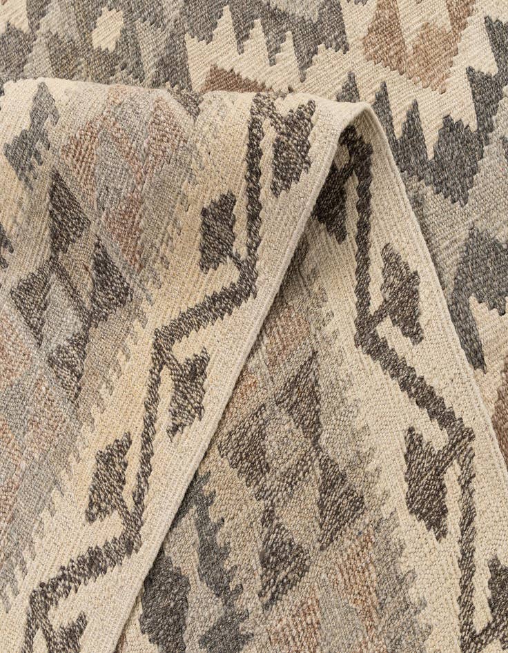 Detail image of  6' 5 x 9' 11  Hand Woven Kilim Maymana Wool Rug
