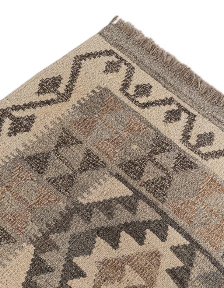Detail image of  6' 5 x 9' 11  Hand Woven Kilim Maymana Wool Rug