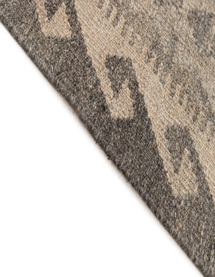 Detail image of  6' 8 x 9' 9  Hand Woven Kilim Maymana Wool Rug